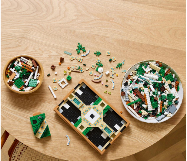 LEGO Icons 10359 Fontanna w ogrodzie - 1298067 - zdjęcie 7